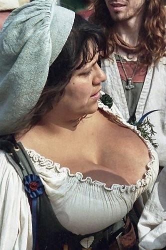woman_with_large_breasts_12